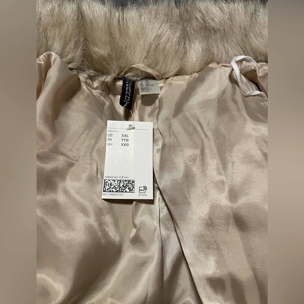 H&M Women’s Faux Fur Coat - Picture 3 of 3
